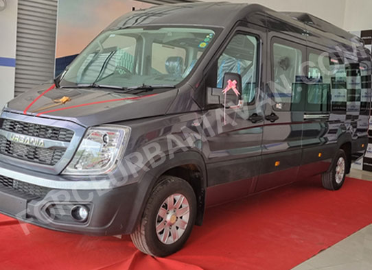 2023 model force urbania van on rent in delhi